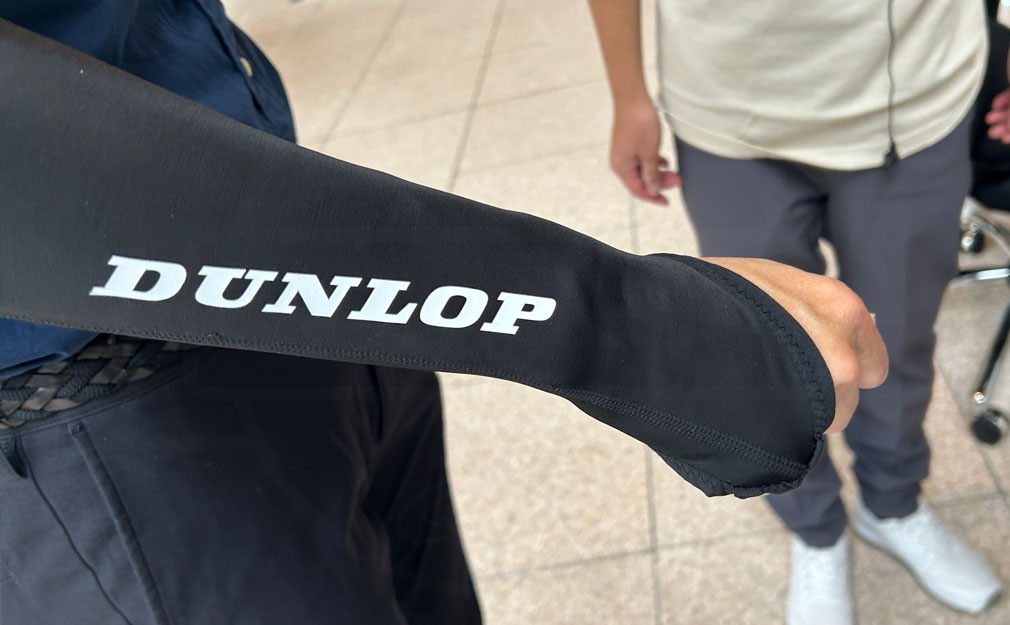 ALL DUNLOP FES　ゲーミングマッスル アームサポーター装着完了写真